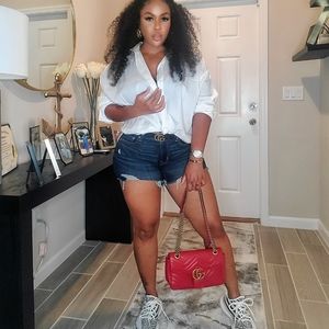 Meet your Posher, Ebony